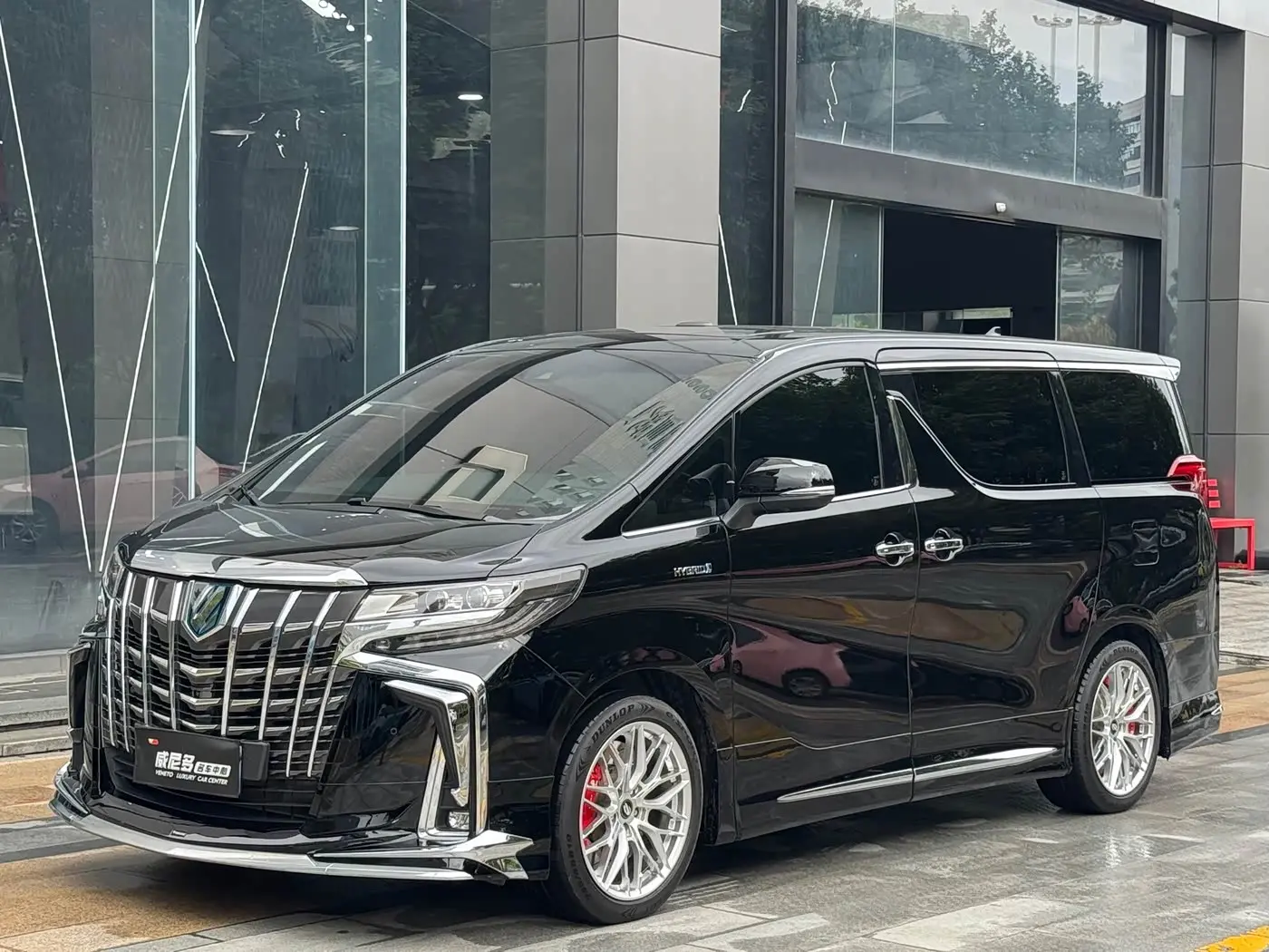 Toyota Alphard 2022 — Photo 1/18