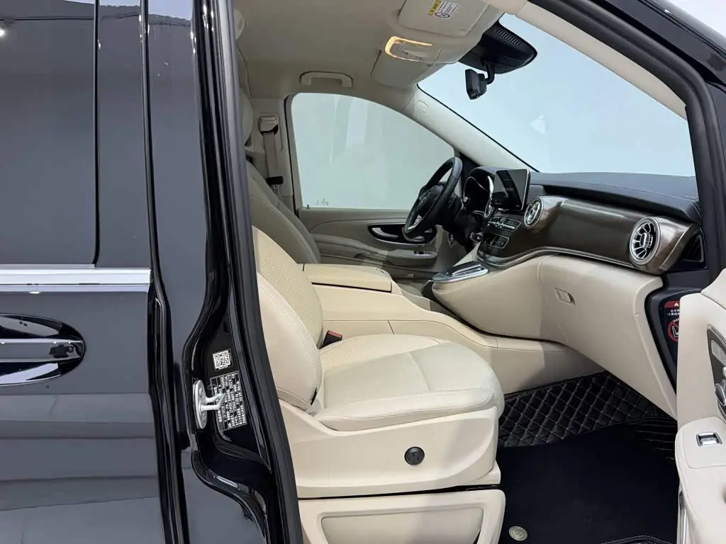 Mercedes-Benz V-Class 2022 — Фото 17/20
