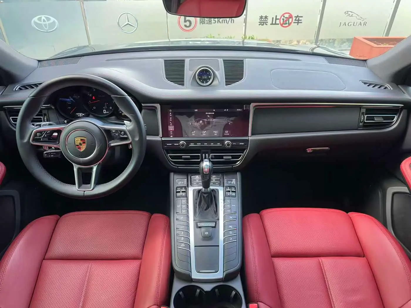 Porsche Macan 2022 — Фото 13/20