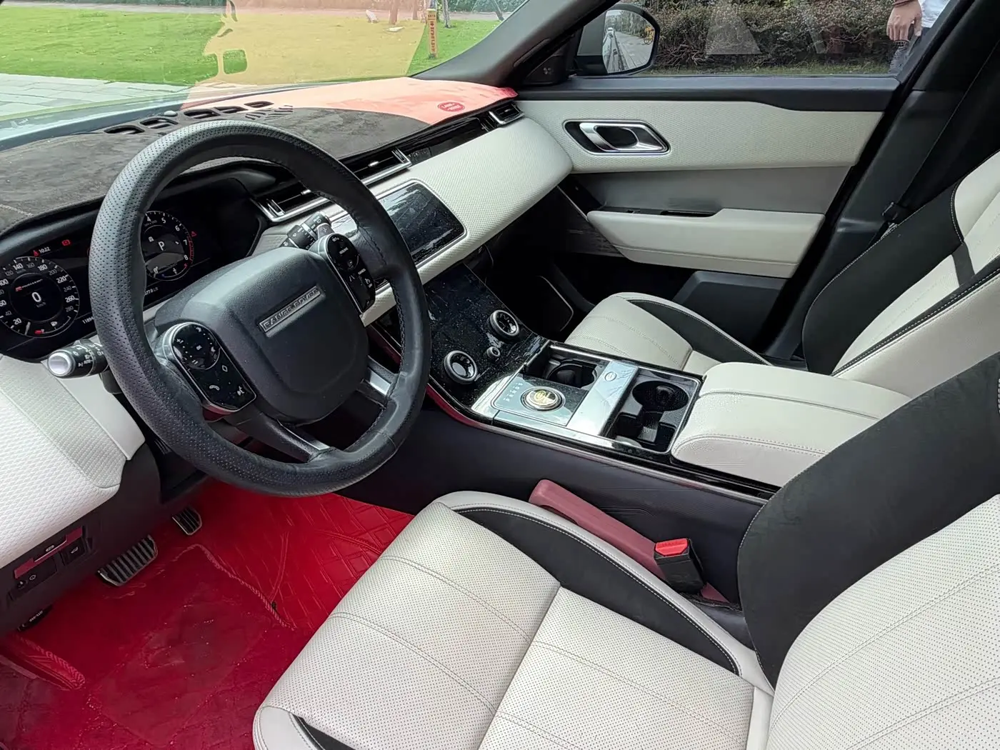 Land Rover Range Rover Velar 2018 — Photo 9/13