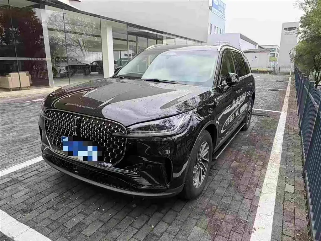Lincoln Aviator 2025 — Photo 1/5