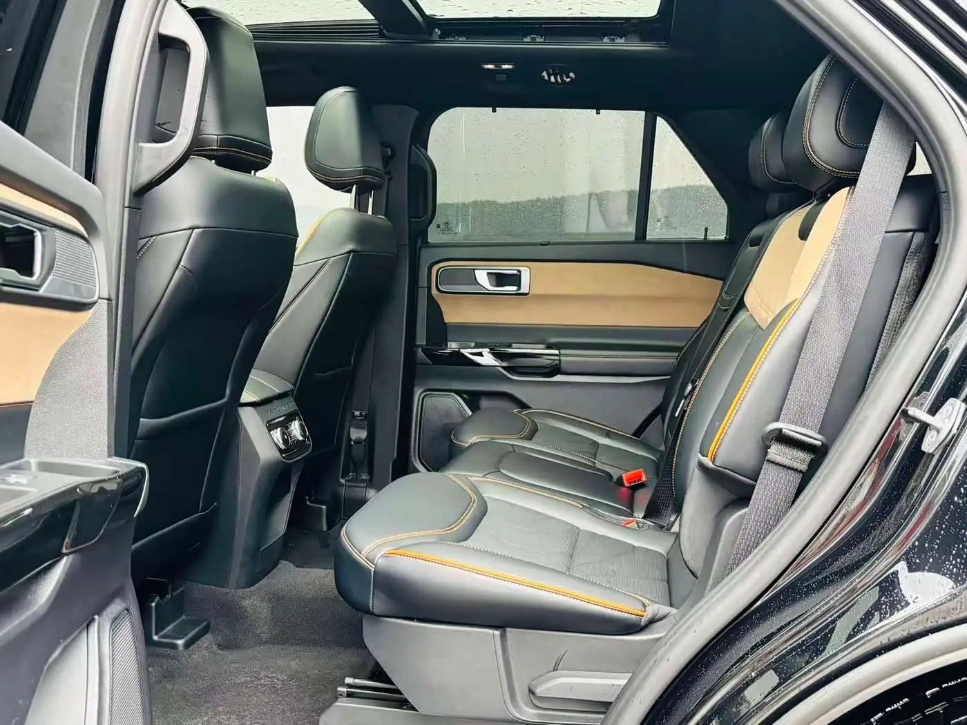 Ford Explorer 2025 — Фото 15/18