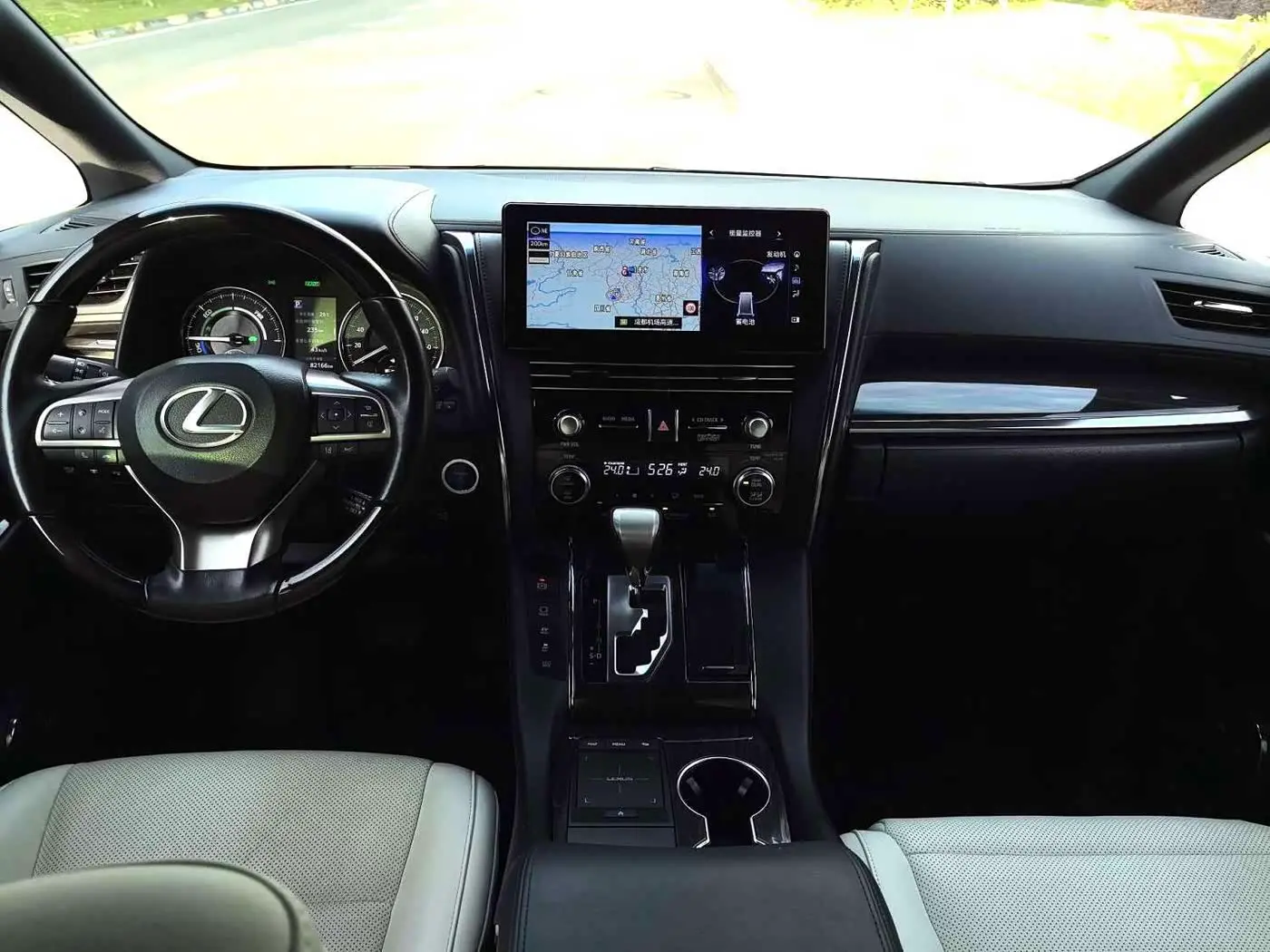 Lexus LM 2020 — Photo 4/9