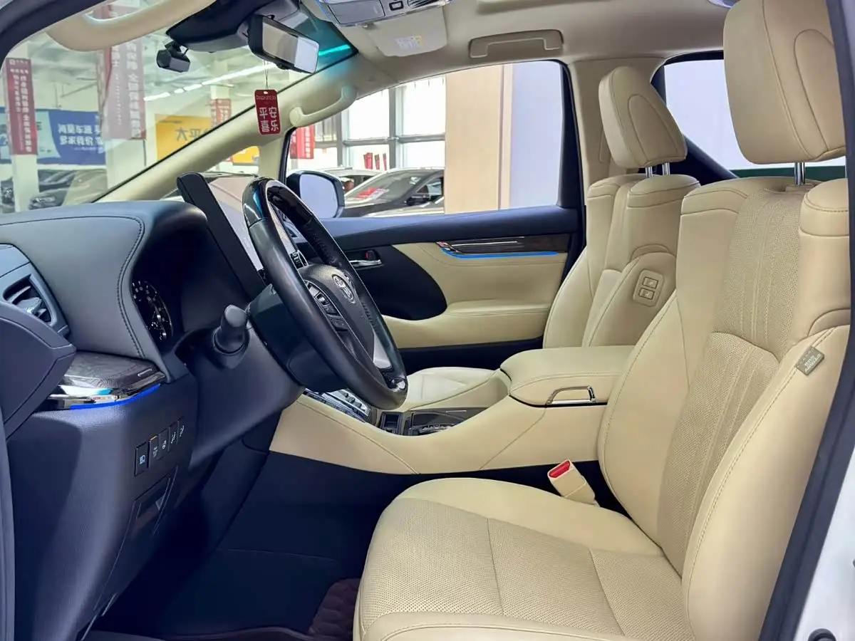 Toyota Alphard 2020 — Photo 2/17
