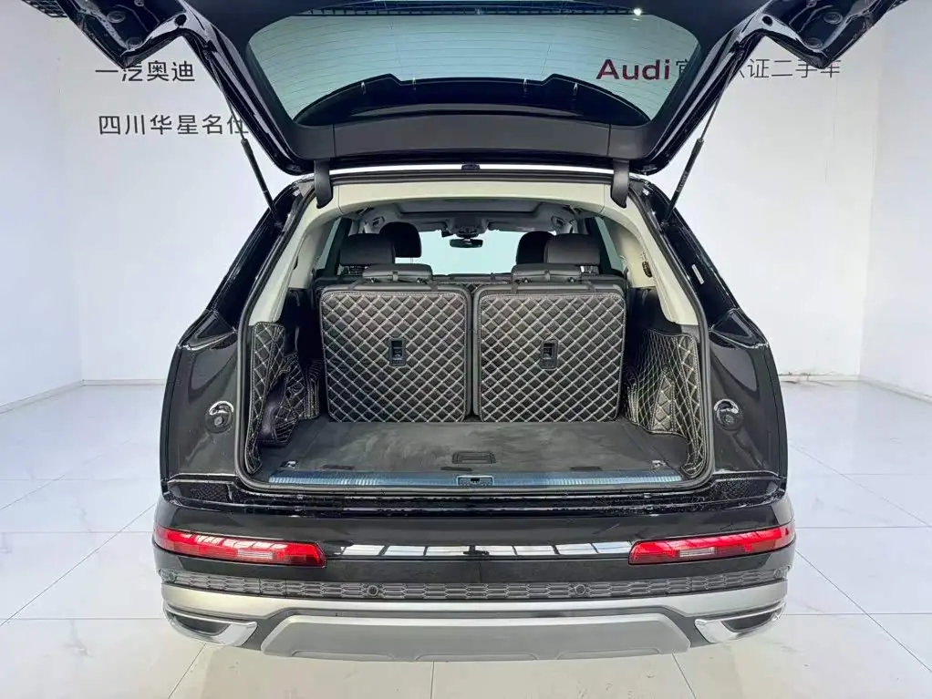 Audi Q7 2024 — Фото 6/20