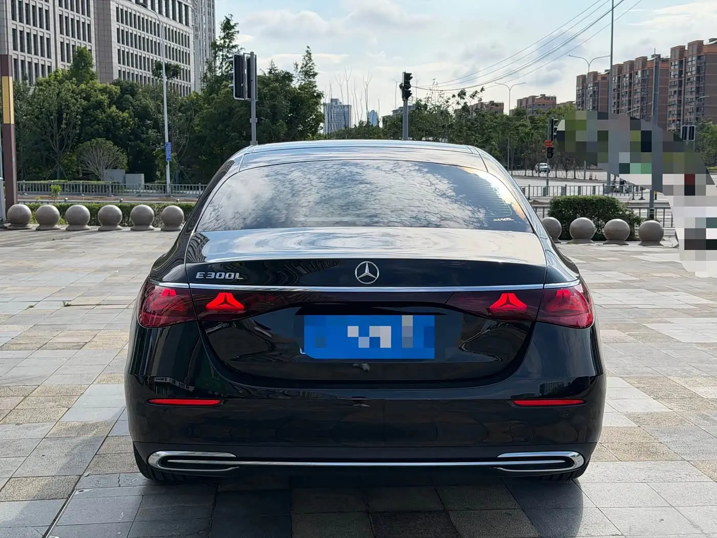 Mercedes-Benz E-Class 2025 — Photo 5/17