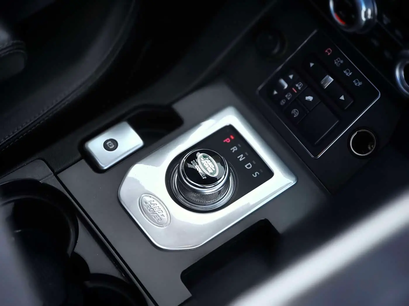 Land Rover Discovery 2014 — Фото 13/20