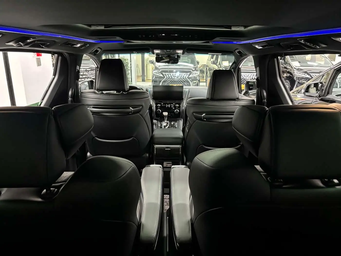 Lexus LM 2020 — Photo 18/18