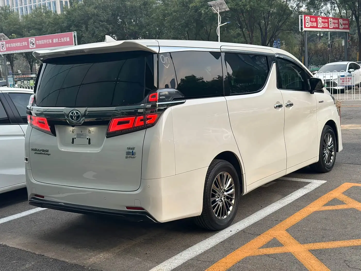 Toyota Vellfire 2021 — Photo 4/15