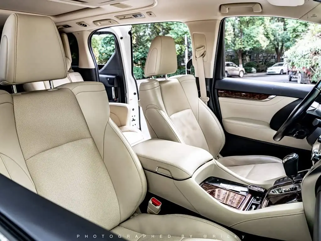 Toyota Alphard 2021 — Photo 10/16