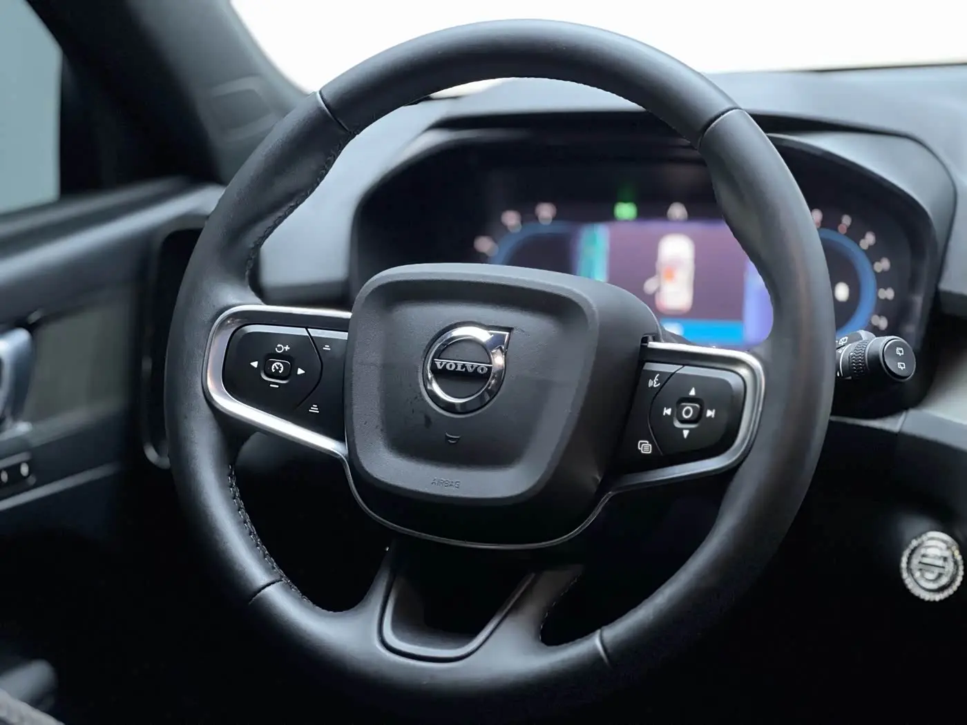 Volvo XC40 2023 — Фото 7/20