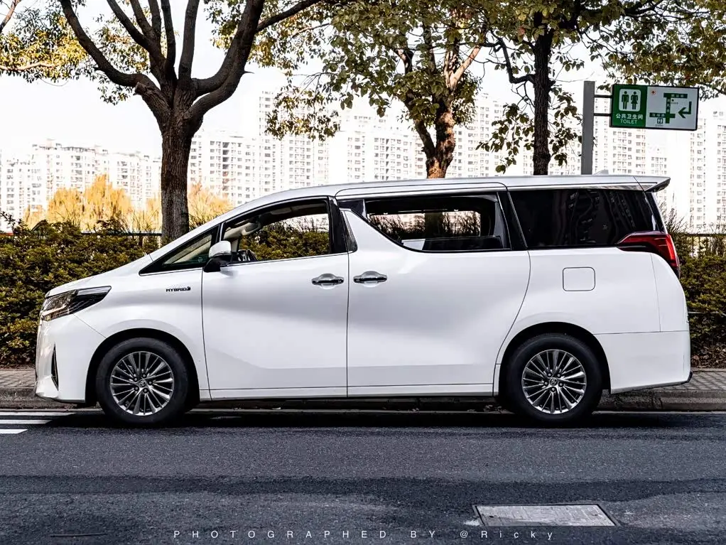Toyota Alphard 2021 — Photo 3/16