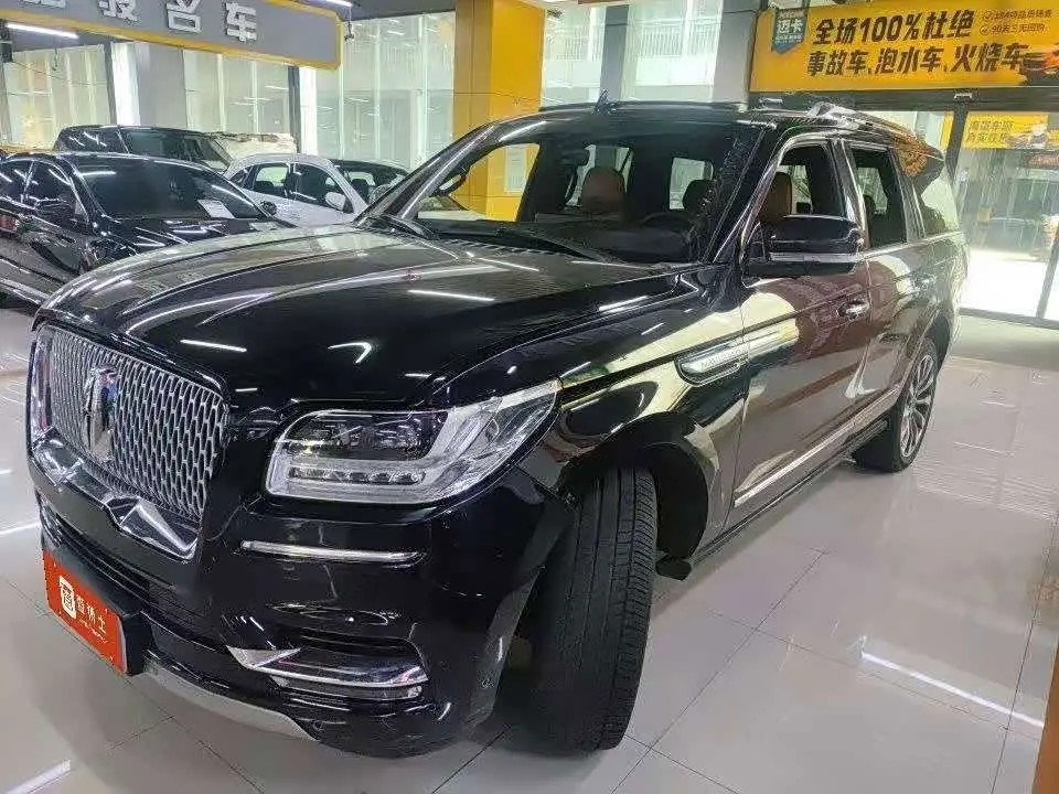 Lincoln Navigator 2018 — Фото 1/9