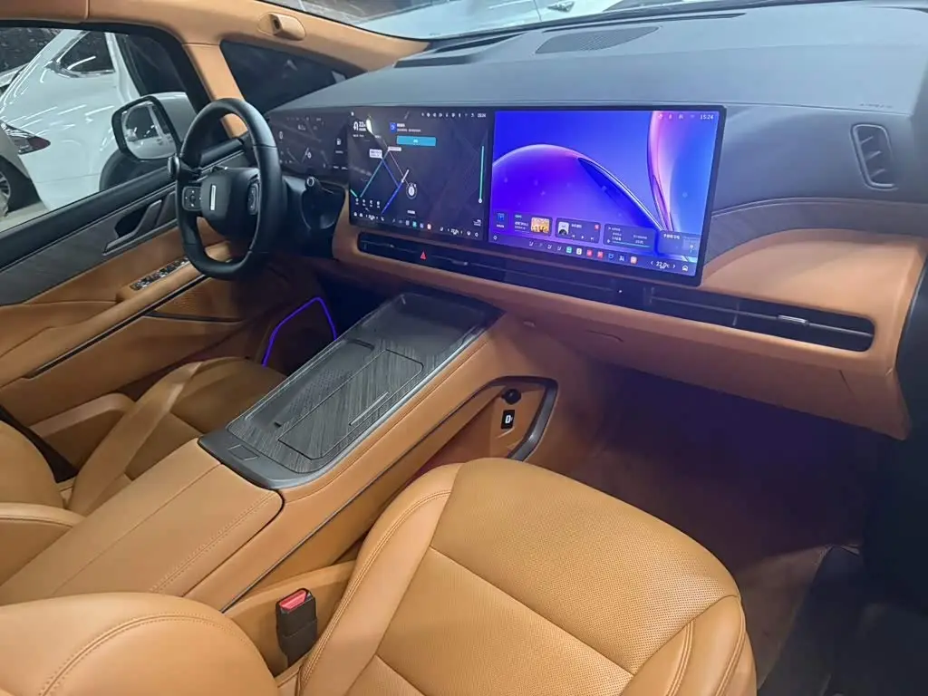 WEY Alpine 2026 — Фото 4/7