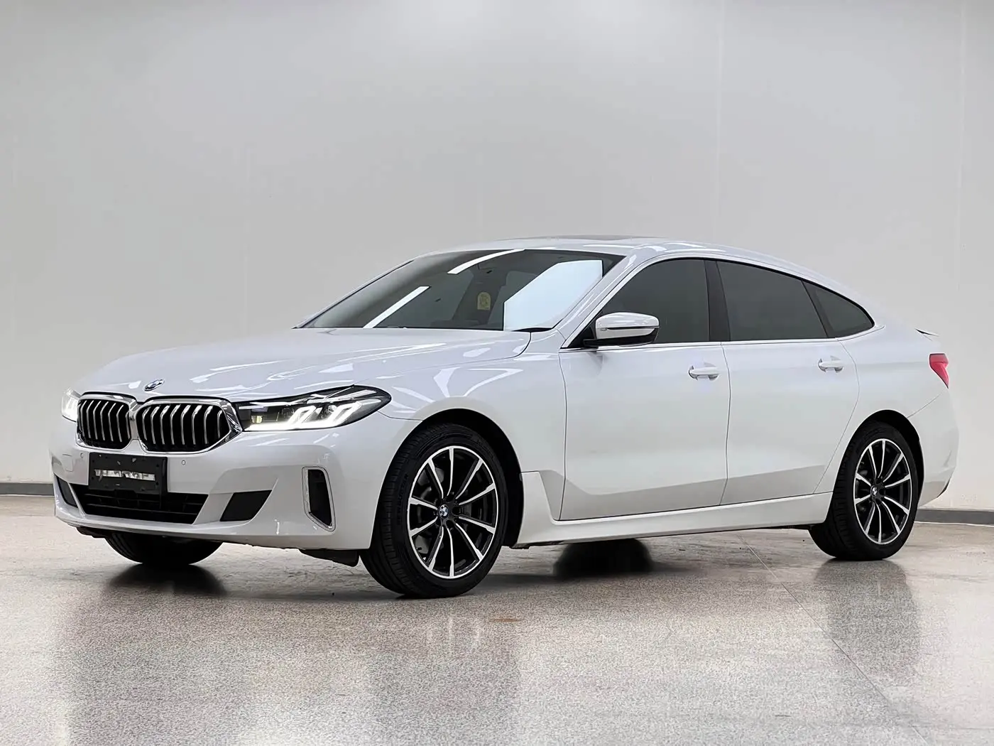 BMW 6 Series GT 2021 — Фото 1/20
