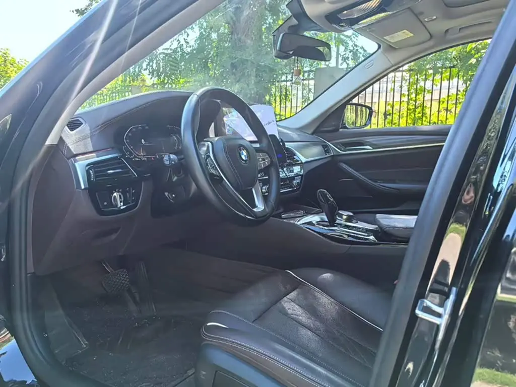 BMW 5 Series 2022 — Photo 11/15
