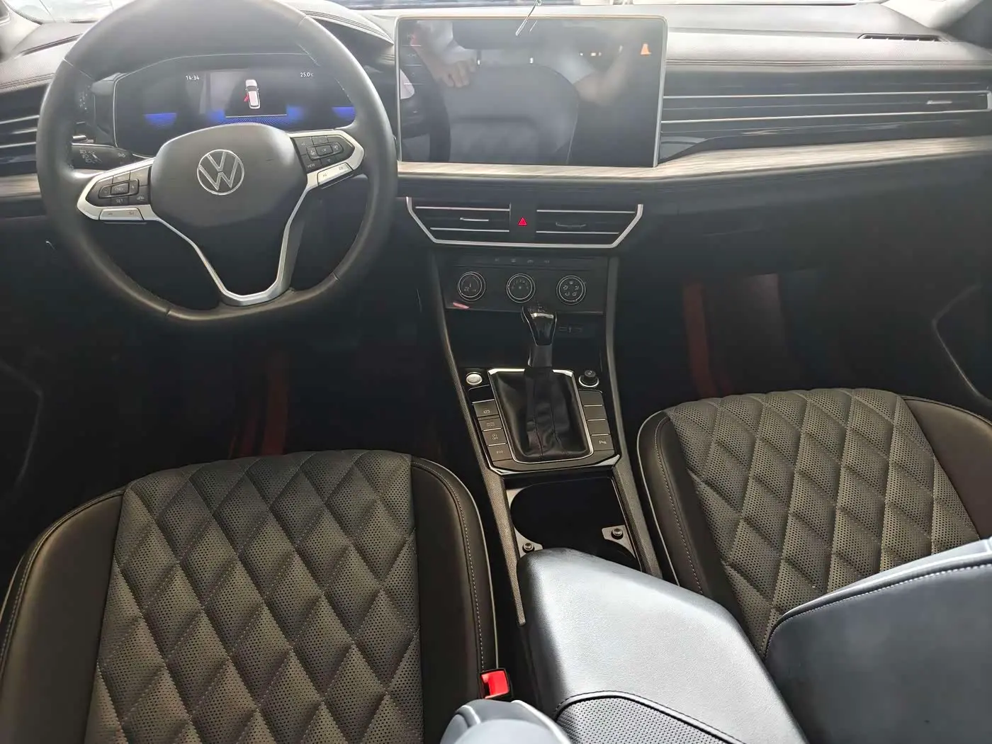 Volkswagen Sagitar 2023 — Photo 9/16