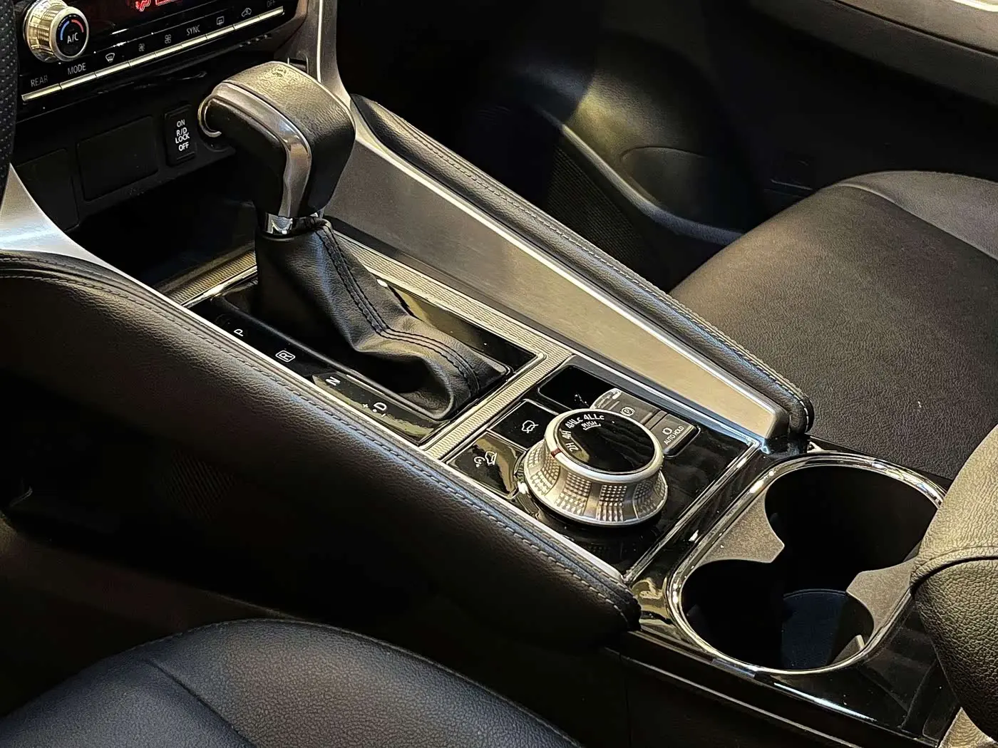 Mitsubishi Pajero Sport 2022 — Photo 9/20