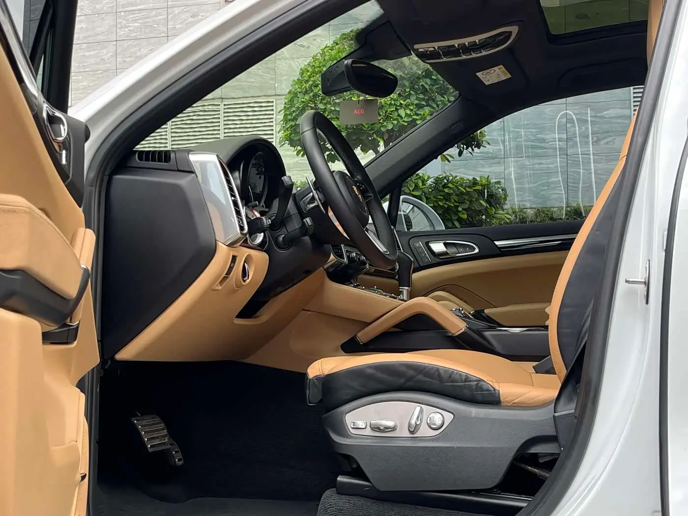 Porsche Cayenne 2016 — Photo 8/20