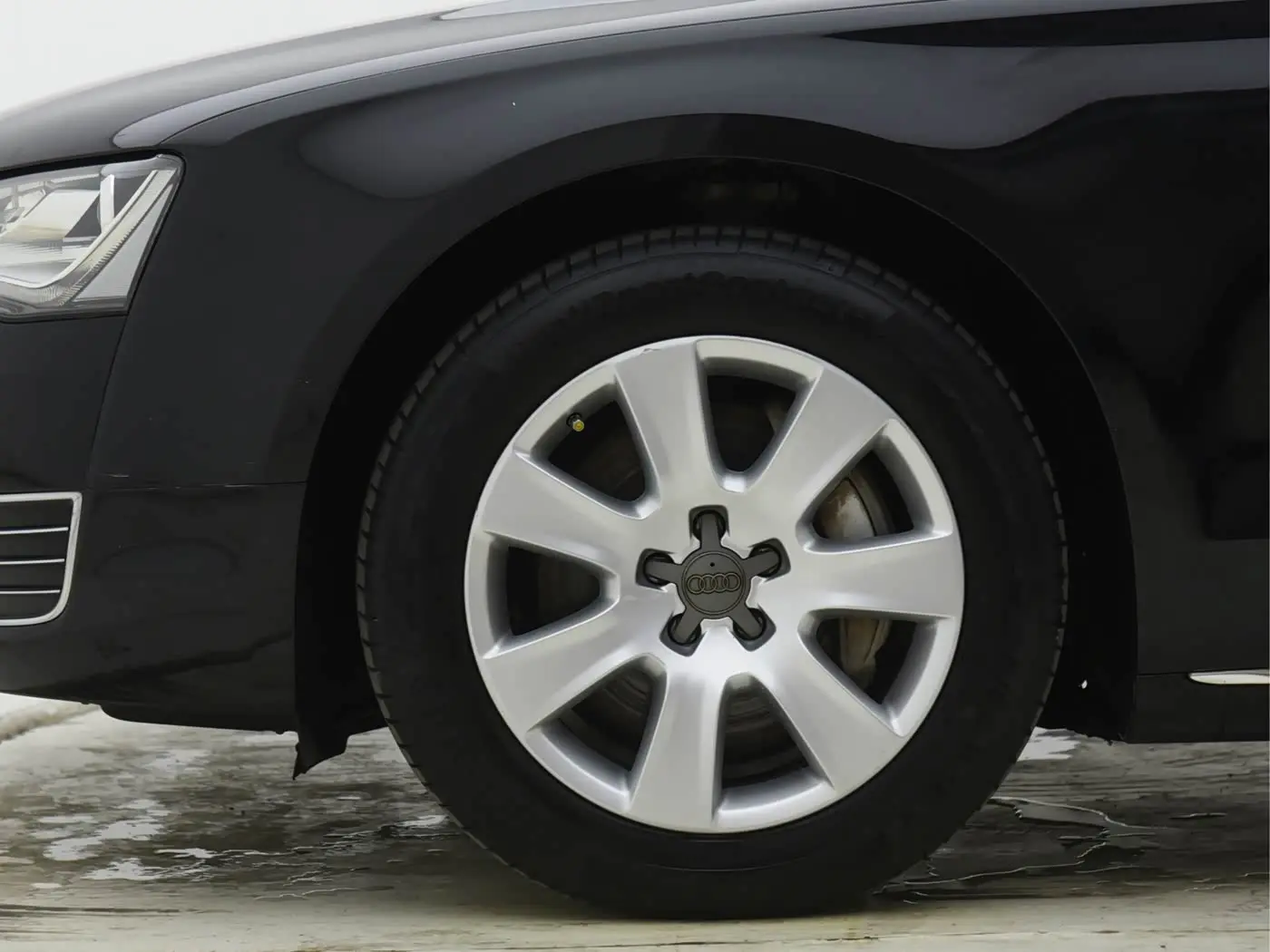 Audi A8 2013 — Photo 9/17