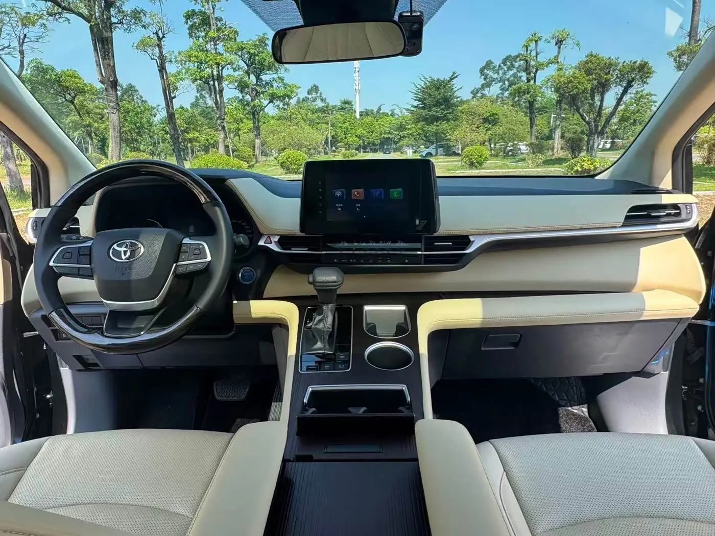 Toyota Sienna 2023 — Photo 12/16