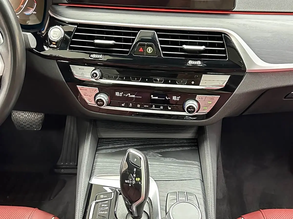BMW 5 Series 2024 — Photo 13/20