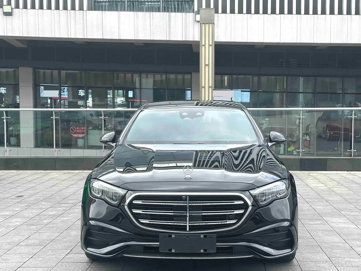Mercedes-Benz E-Class 2023 — Фото 2/9