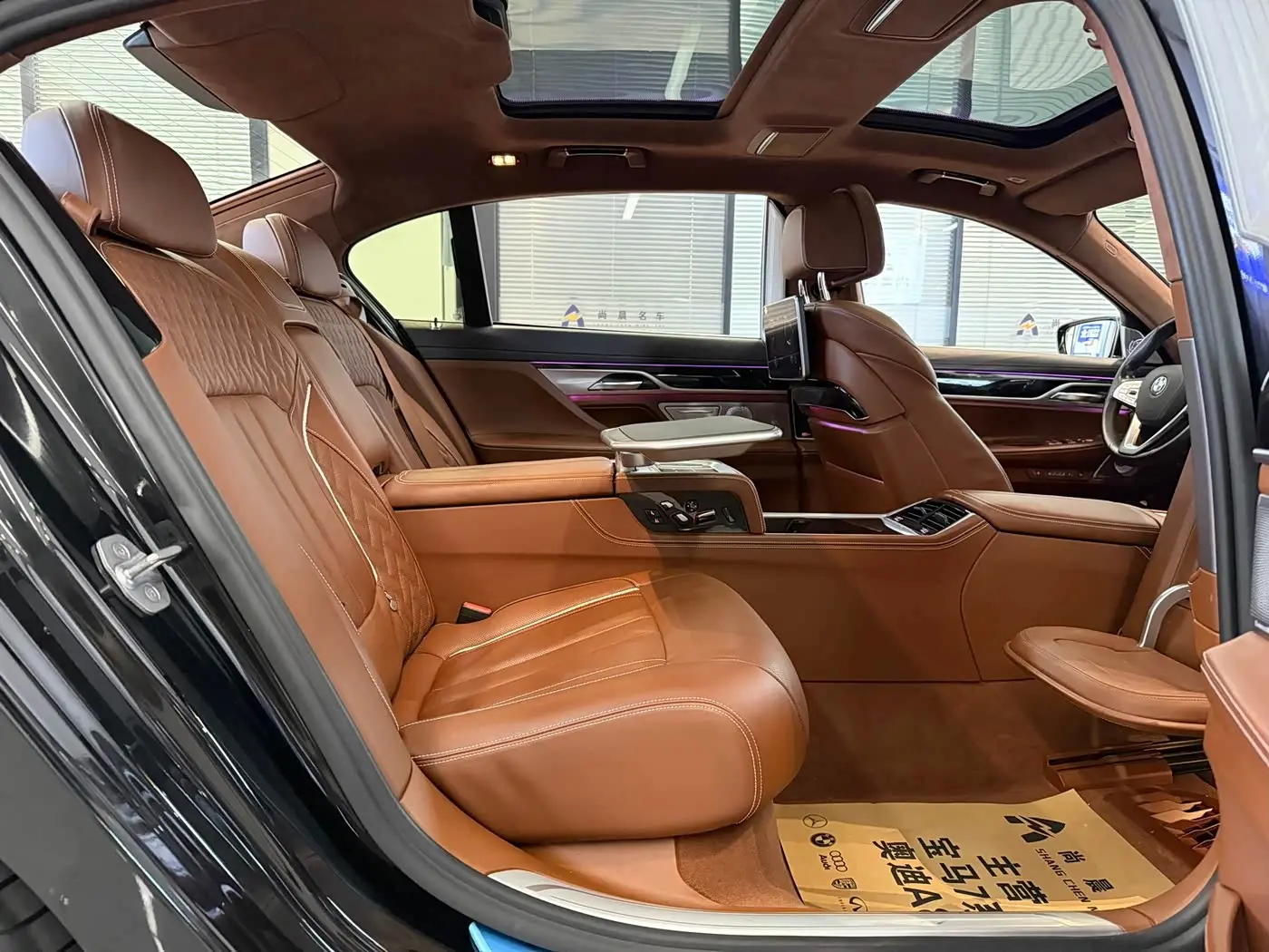 BMW 7 Series 2018 — Photo 10/19