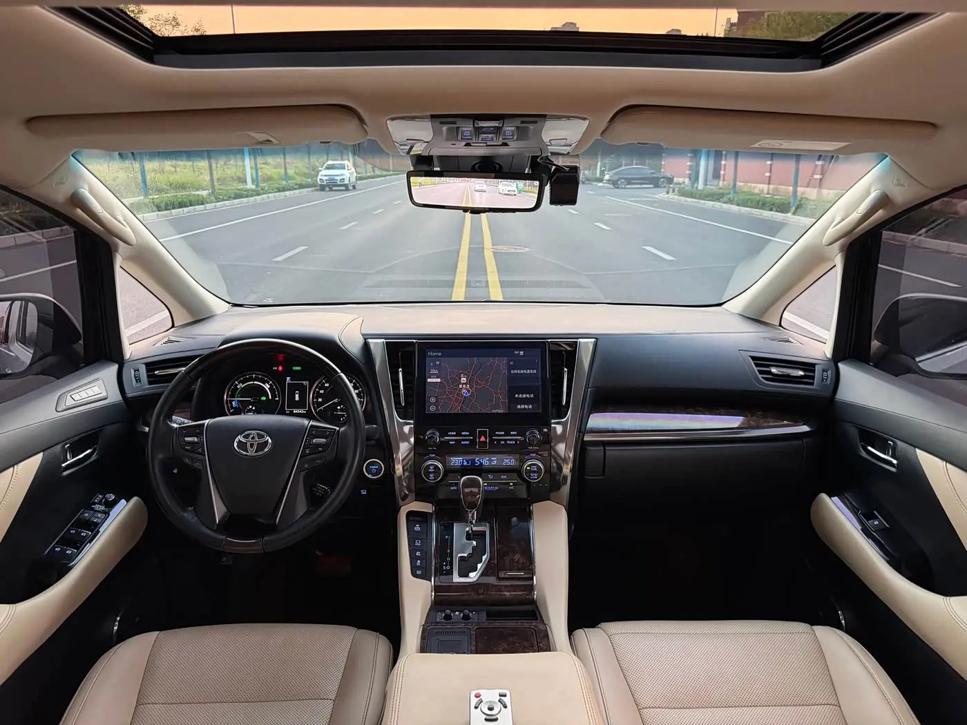 Toyota Alphard 2020 — Photo 14/20