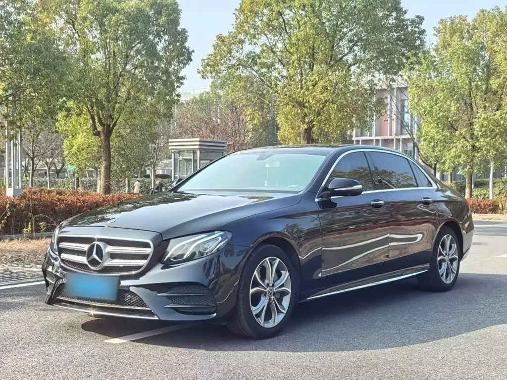 Mercedes-Benz E-Class 2020 — Фото 1/20