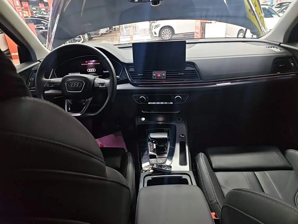 Audi Q5L 2023 — Фото 10/20
