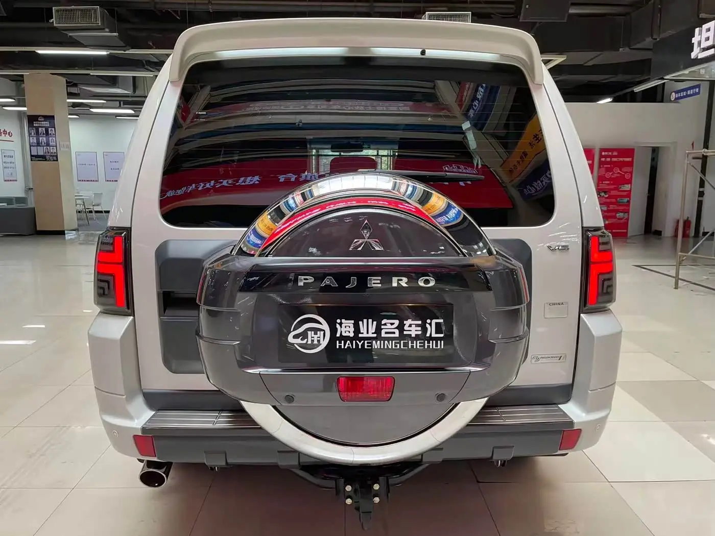 Mitsubishi Pajero 2017 — Photo 5/18