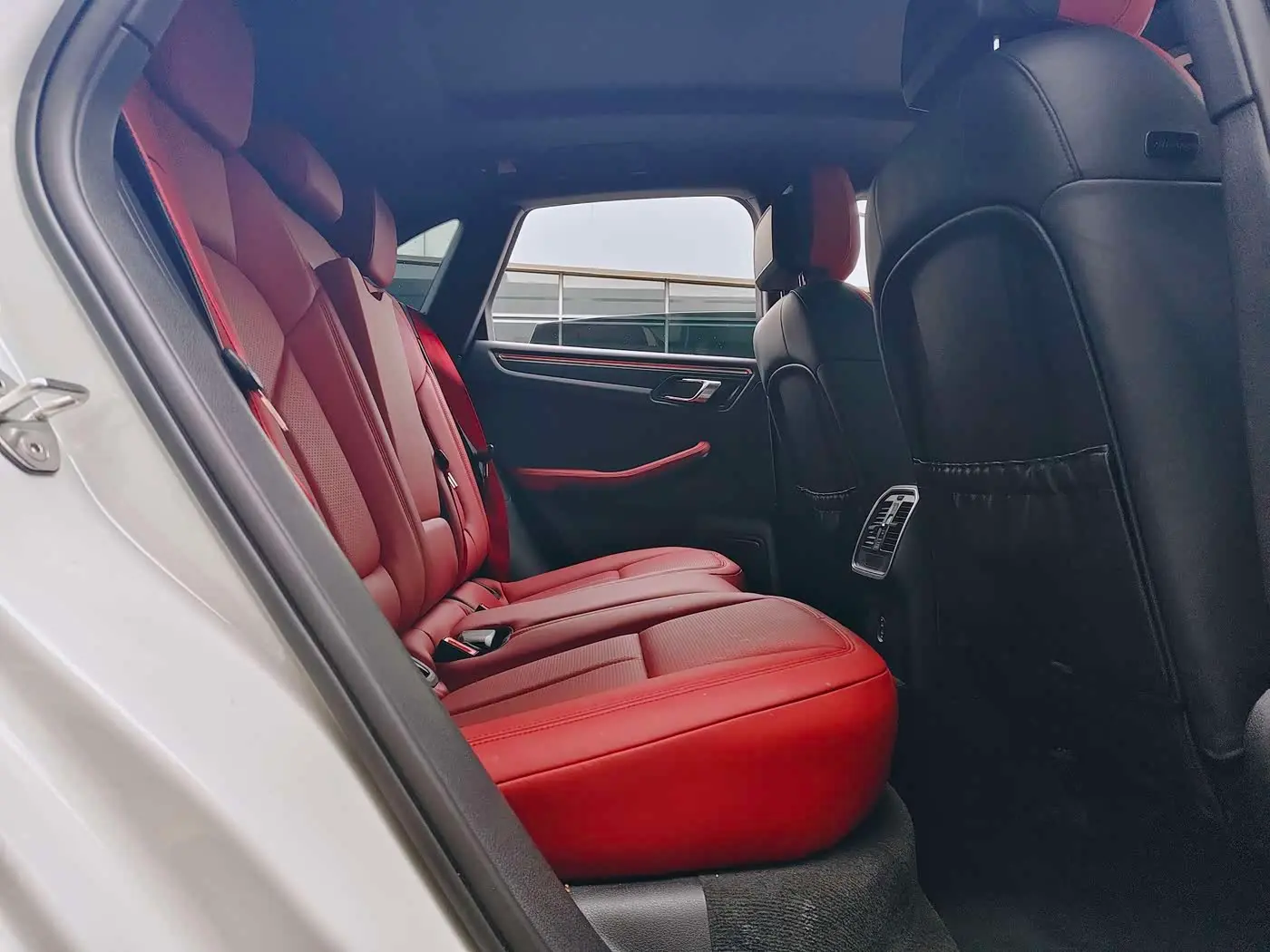 Porsche Macan 2023 — Photo 5/16