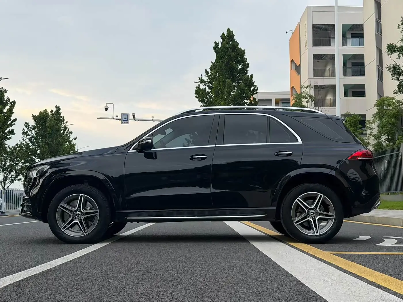 Mercedes-Benz GLE 2021 — Photo 8/9