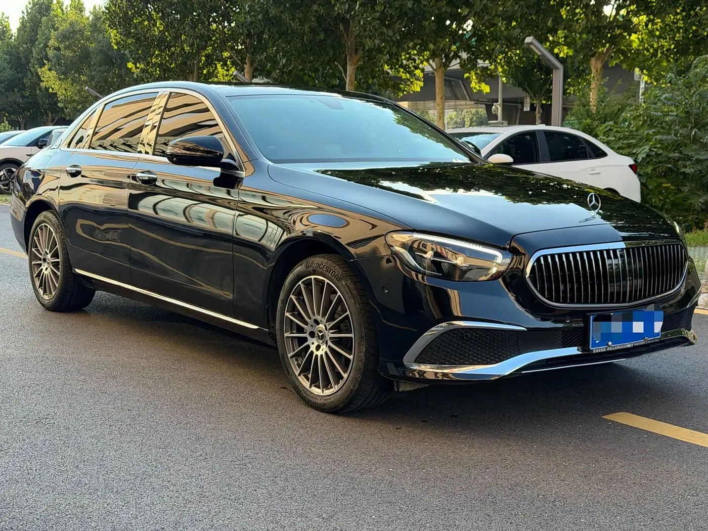 Mercedes-Benz E-Class 2023 — Photo 3/9