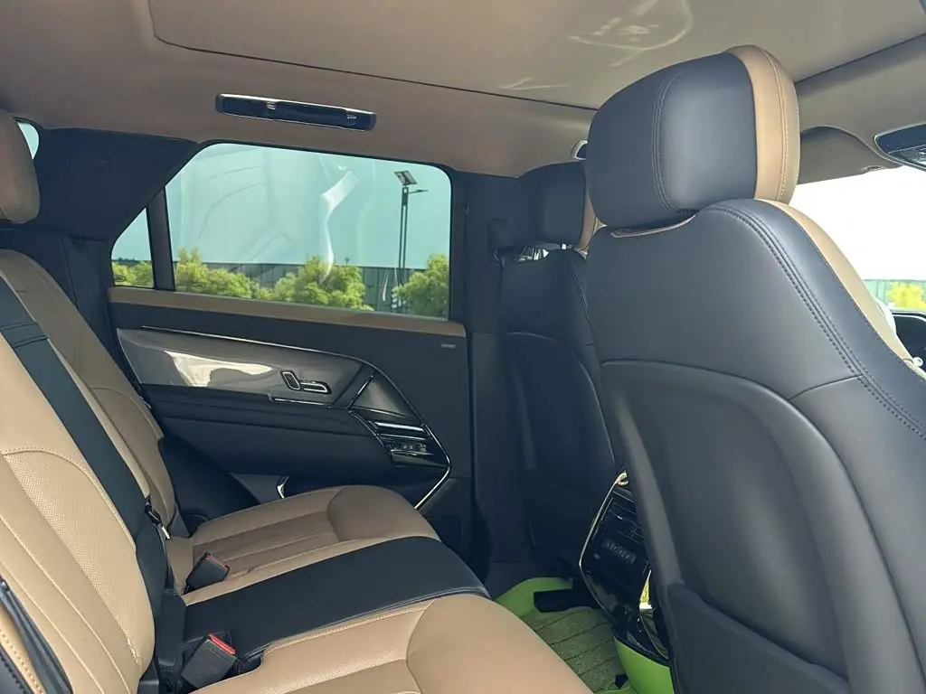 Land Rover Range Rover Sport 2024 — Photo 10/11