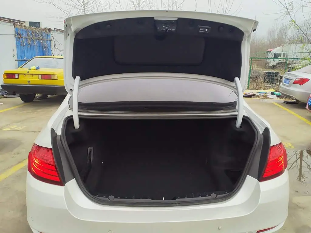 BMW 5 Series 2015 — Фото 19/20