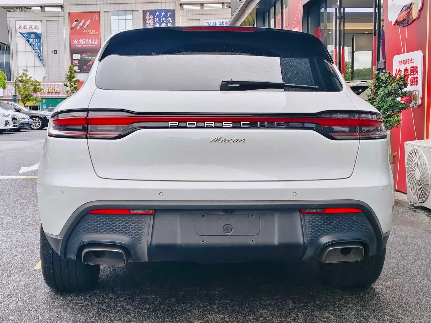 Porsche Macan 2023 — Photo 9/16