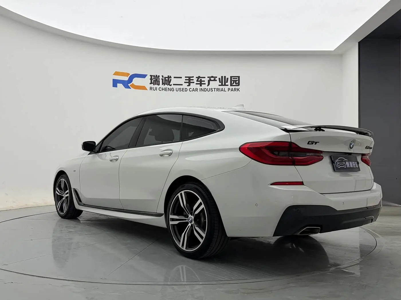 BMW 6 Series GT 2021 — Фото 7/19