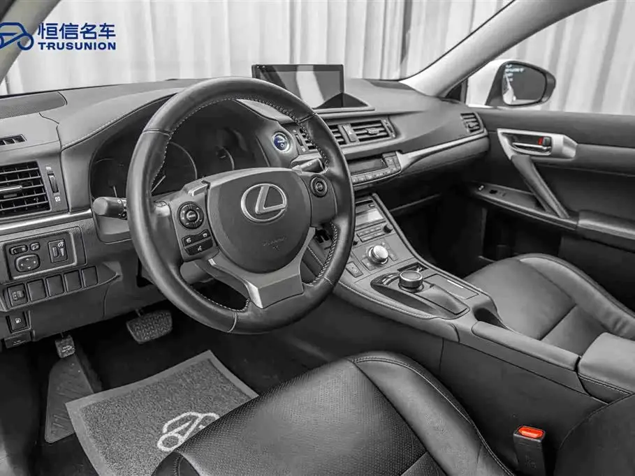Lexus CT 2018 — Фото 12/20