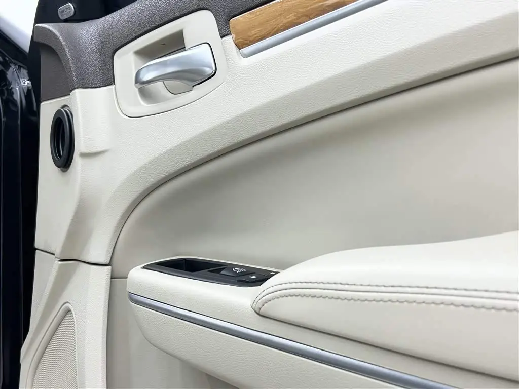 Chrysler 300C 2015 — Şəkil 9/20