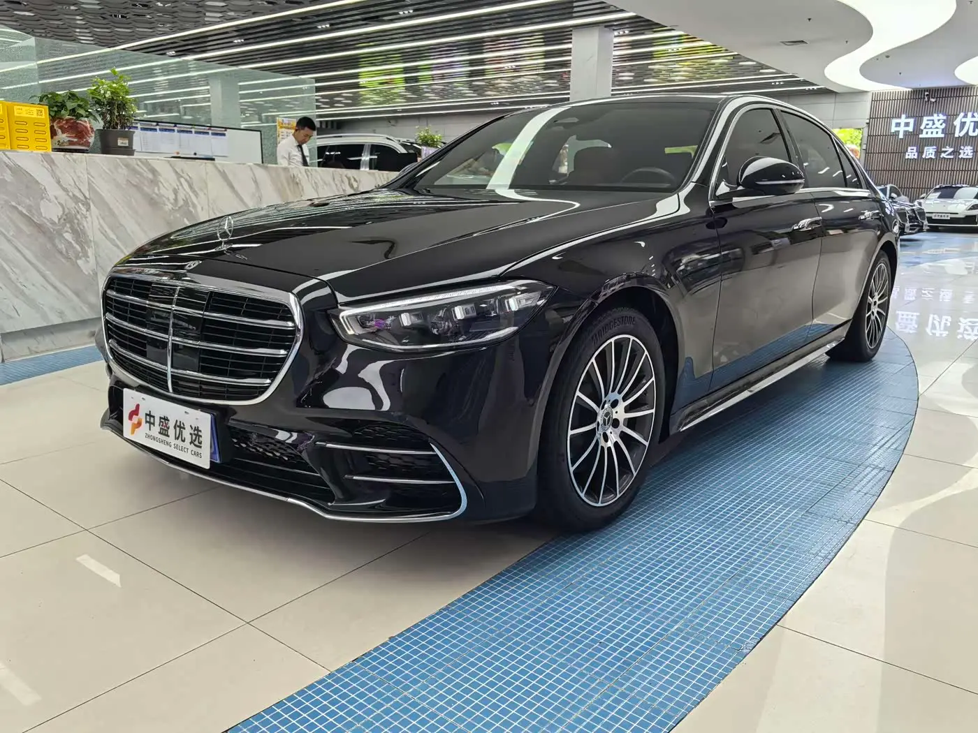 Mercedes-Benz S-Class 2025 — Photo 1/16