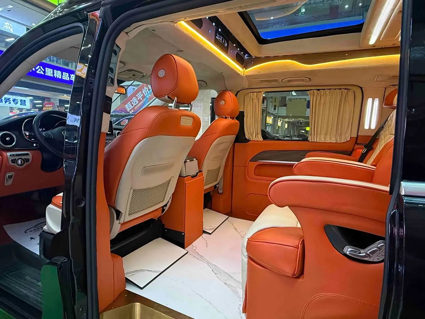 Mercedes-Benz V-Class 2018 — Фото 11/17