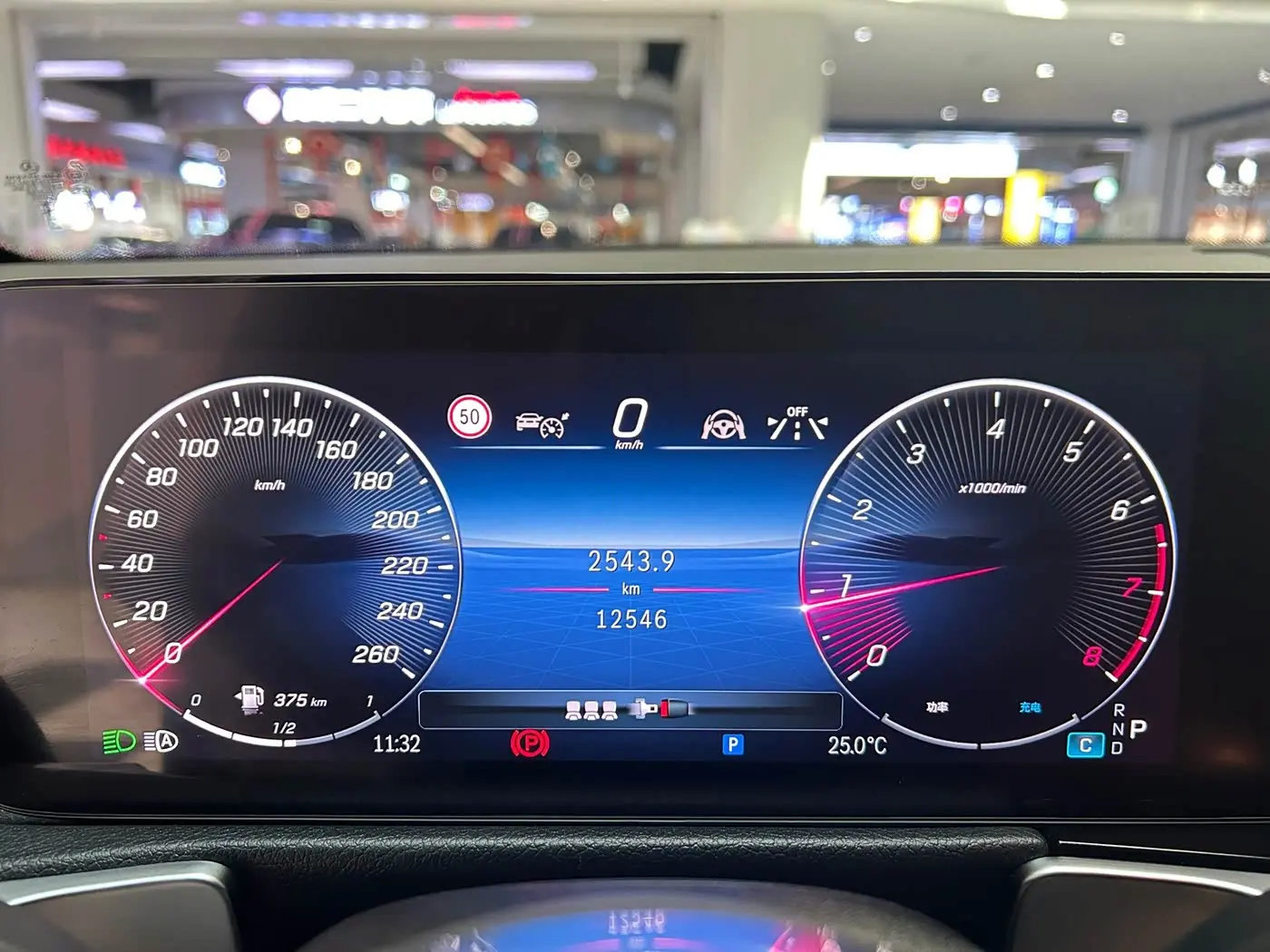 Mercedes-Benz GLB 2025 — Фото 14/15