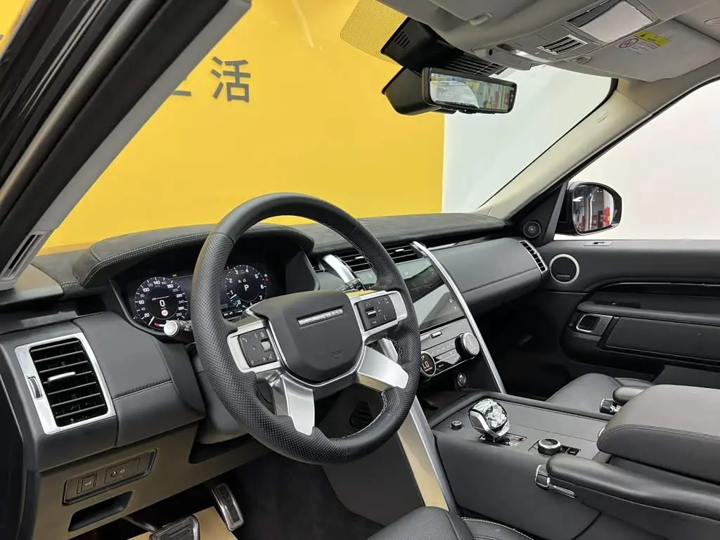 Land Rover Discovery 2024 — Photo 19/20