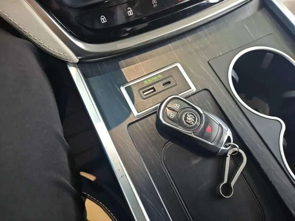 Buick GL8 2020 — Photo 9/20