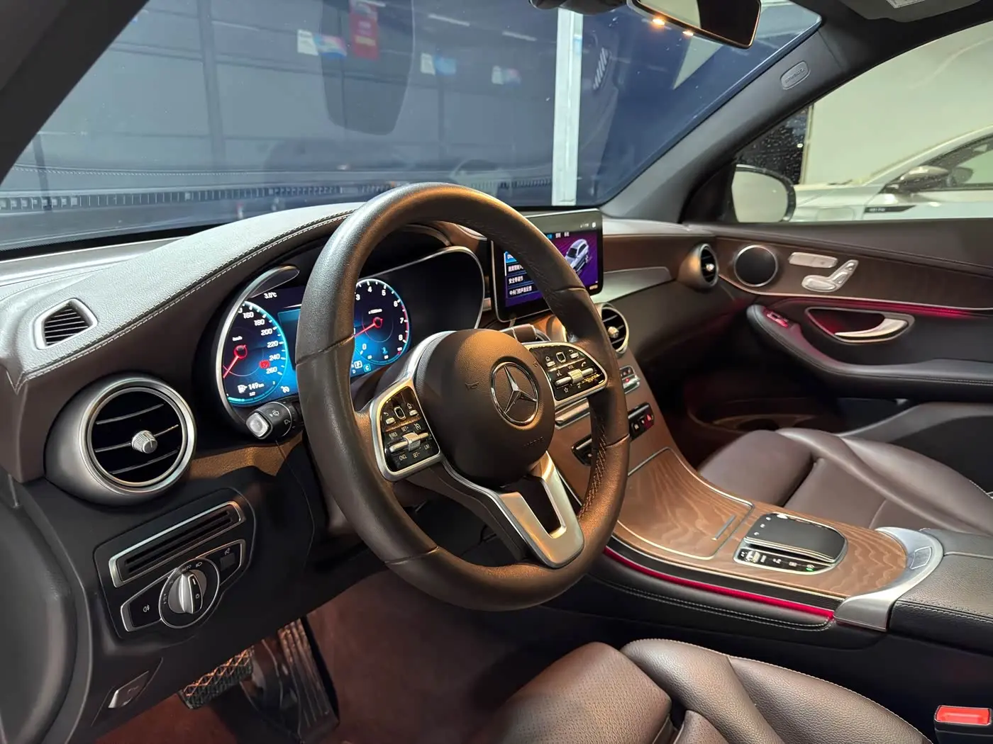 Mercedes-Benz GLC 2020 — Photo 6/20