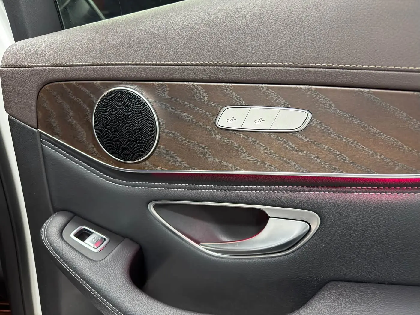 Mercedes-Benz GLC 2020 — Photo 16/20