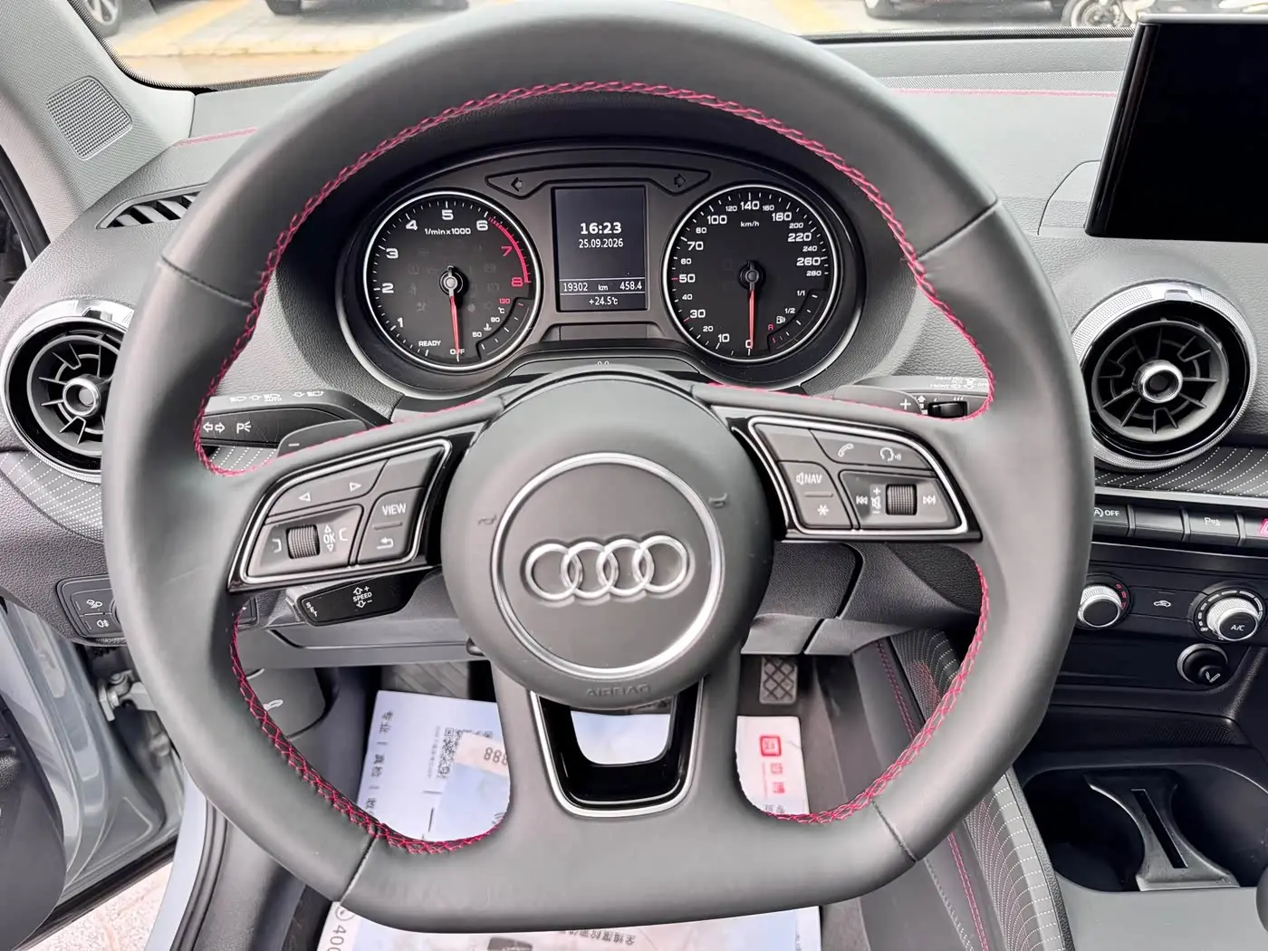 Audi Q2L 2023 — Şəkil 8/9