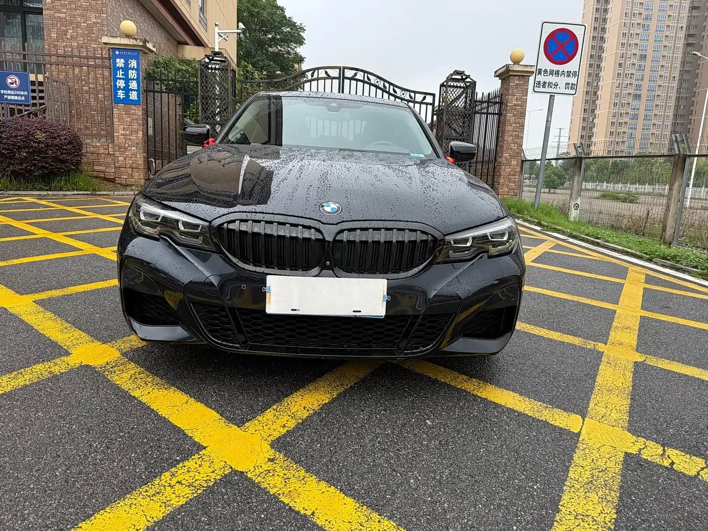 BMW 3 Series 2022 — Фото 1/12